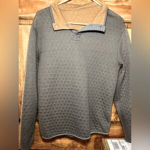 Woman’s Reversible Quilted Pull Over